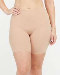 SPANXsmooth™ Fit-To-You Mid-Thigh Short