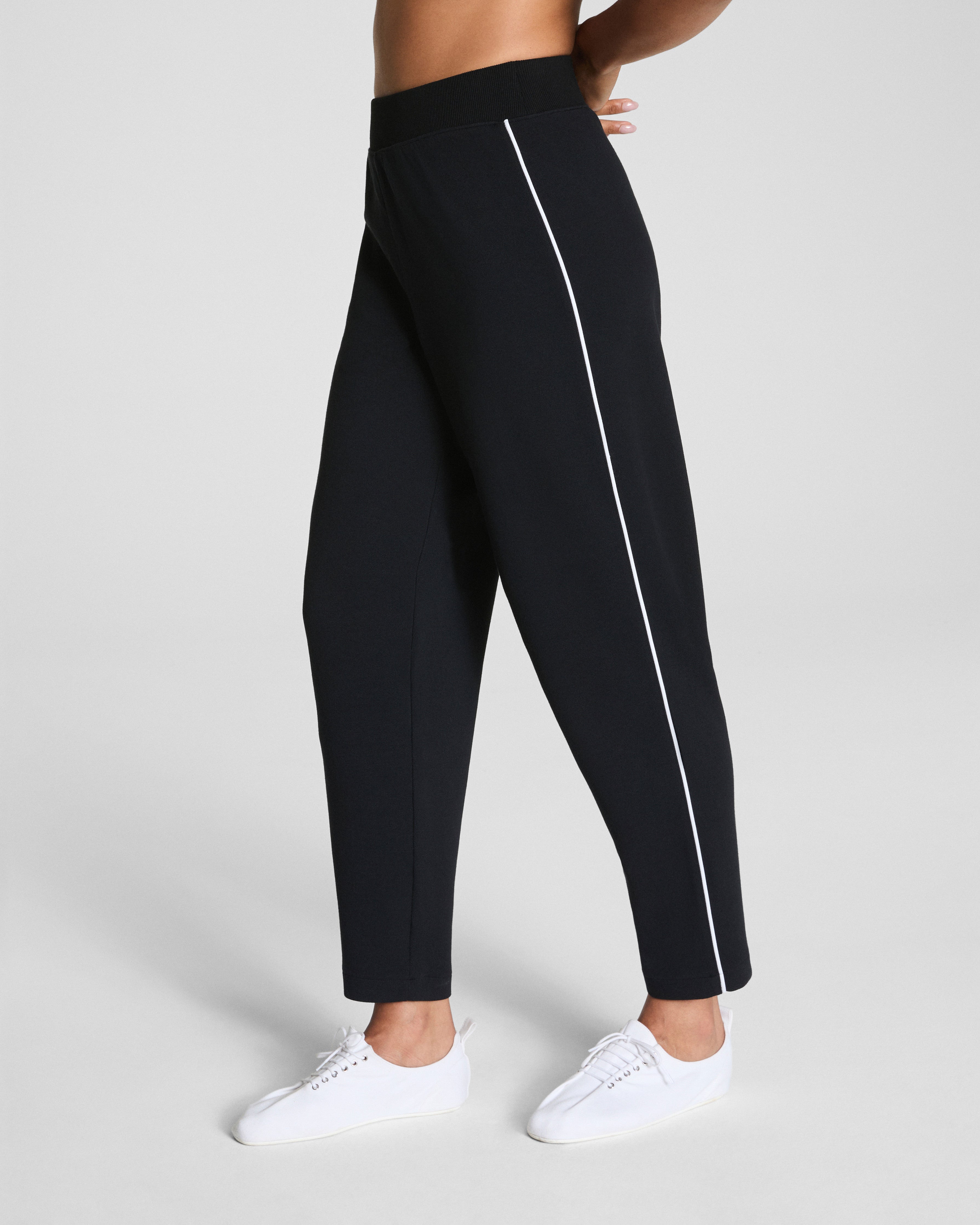 SPANX AirEssentials® Pique Barrel Ankle Pant | Very Black